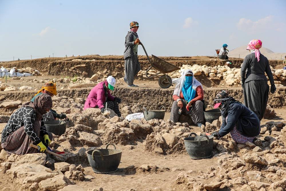 Diyarbakırlı mevsimlik kadın işçiler "tarih işçisi" oldu 2